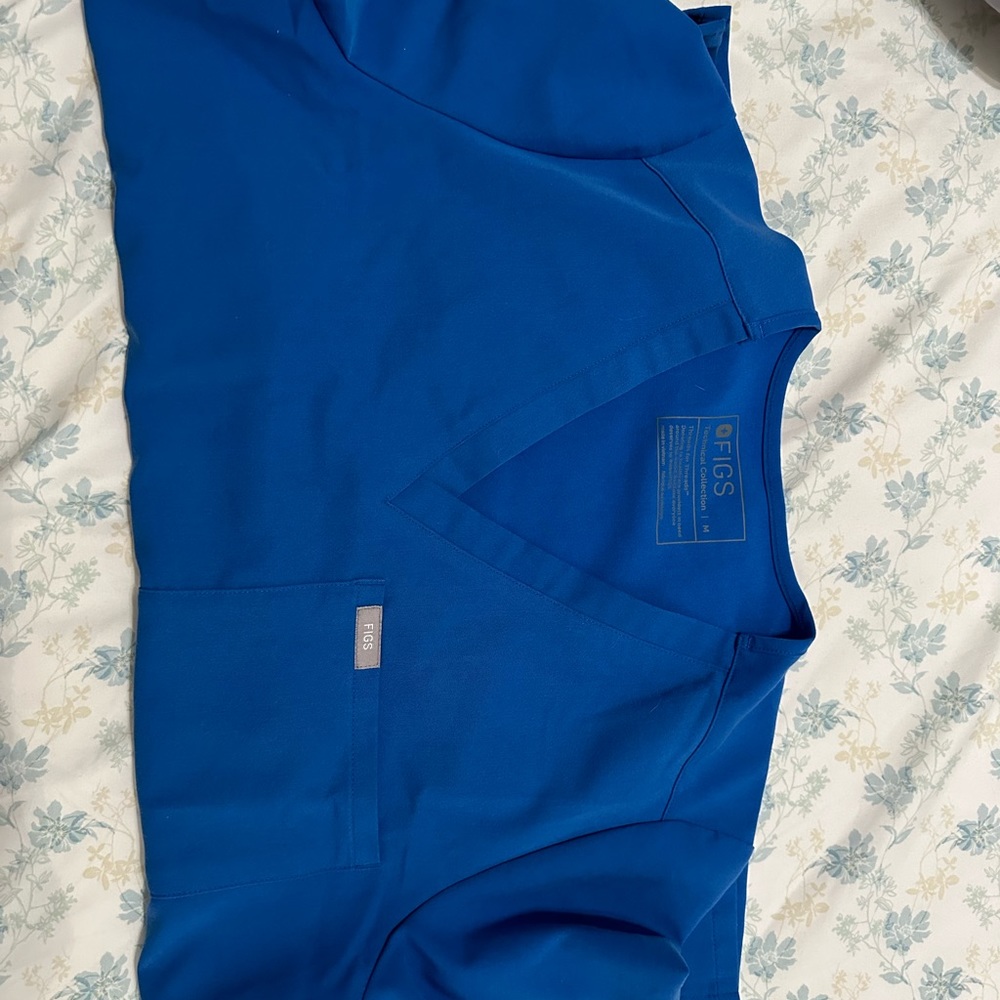 Figs scrub top size M